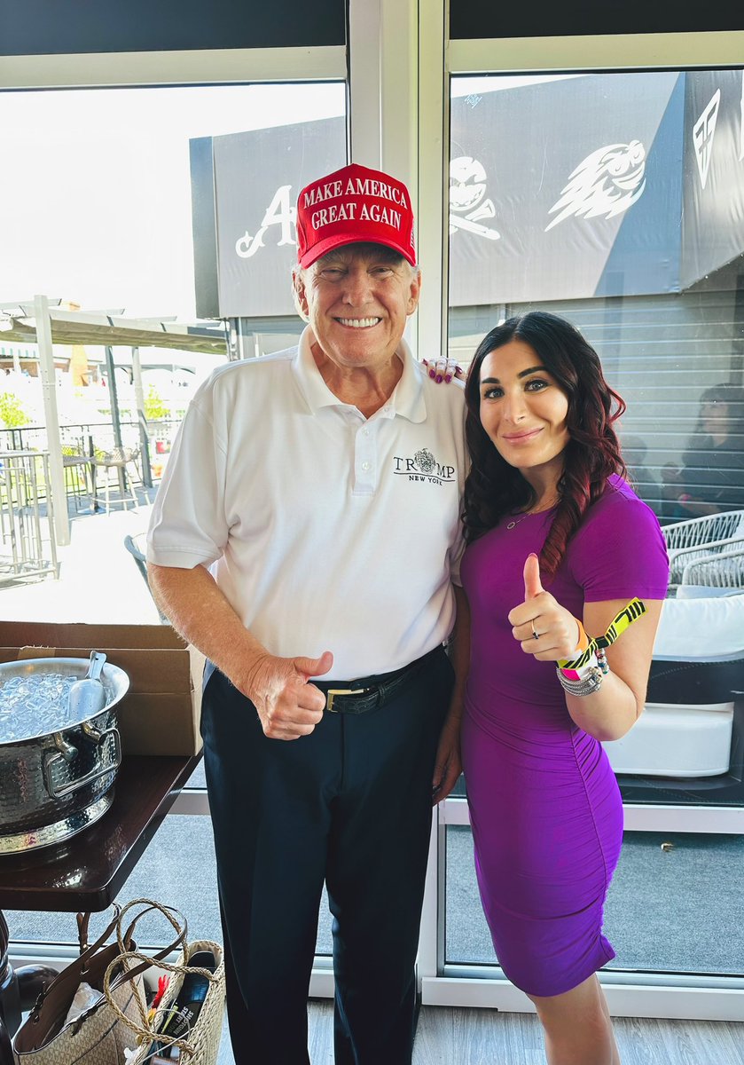 LoomersFanClub's tweet photo. #LauraLoomerPressSecretary sure but @LauraLoomer is already the Top Advisor to @realDonaldTrump.
Who is President Trump sharing and re-posting? Laura Loomer.
I think Laura Loomer is already #Trumps #TopAdvisor ๐ฅ๐
Who has done more to help President Trump over the last year than Laura Loomer?
Can Laura Loomer be the #PressSecretary and #TrumpsTopAdvisor ?
I say yes she can! #LauraLoomerTopAdvisor