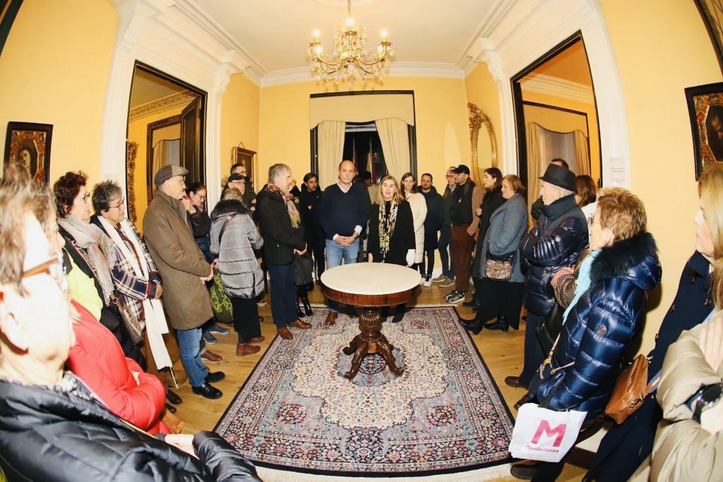 jjggalava's tweet photo. Abarrotada 🥰 Gracias a todas las personas que hoy habéis venido a conocer la sede de Juntas Generales de Álava y gracias enormes a @Ardoaraba por dejarnos compartir nuestra casa. El año que viene, ¡repetimos! https://t.co/f0hk2Lvtko