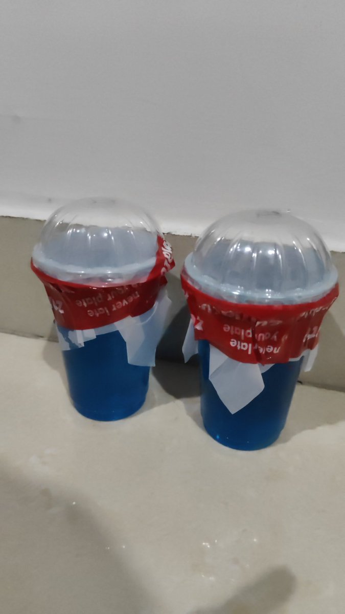 knowledgegem20's tweet photo. Well today was the worst experience for me from @Swiggy. I had placed two orders for a simple mojito to different restaurants.
1. In the first order I received completely different drinks.
2. In the second one, the drink is spilled and the packaging is damaged.
Continued (1/n) https://t.co/e2cnc38e8a
