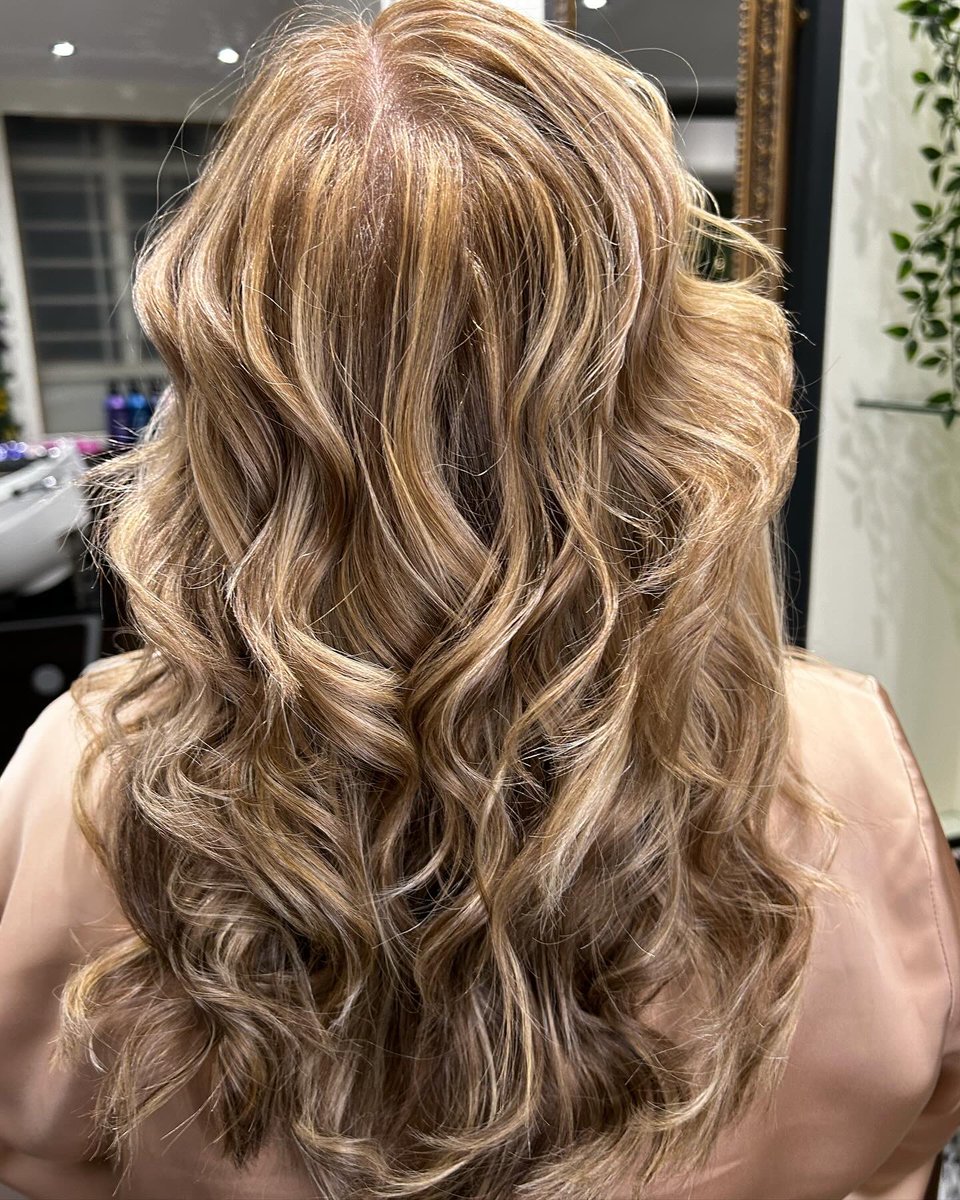 Caramel & Baby Blonde, What a beautiful combination 👌🏻💕
Hair by Matt Created using freehand techniques with @redken #liquidcolor 

#mandmhair #caramelbalayage #caramelblonde #caramelblondehair #hairinspo #haircolourideas #winterblonde #wintervibes #leicesterhairstylis