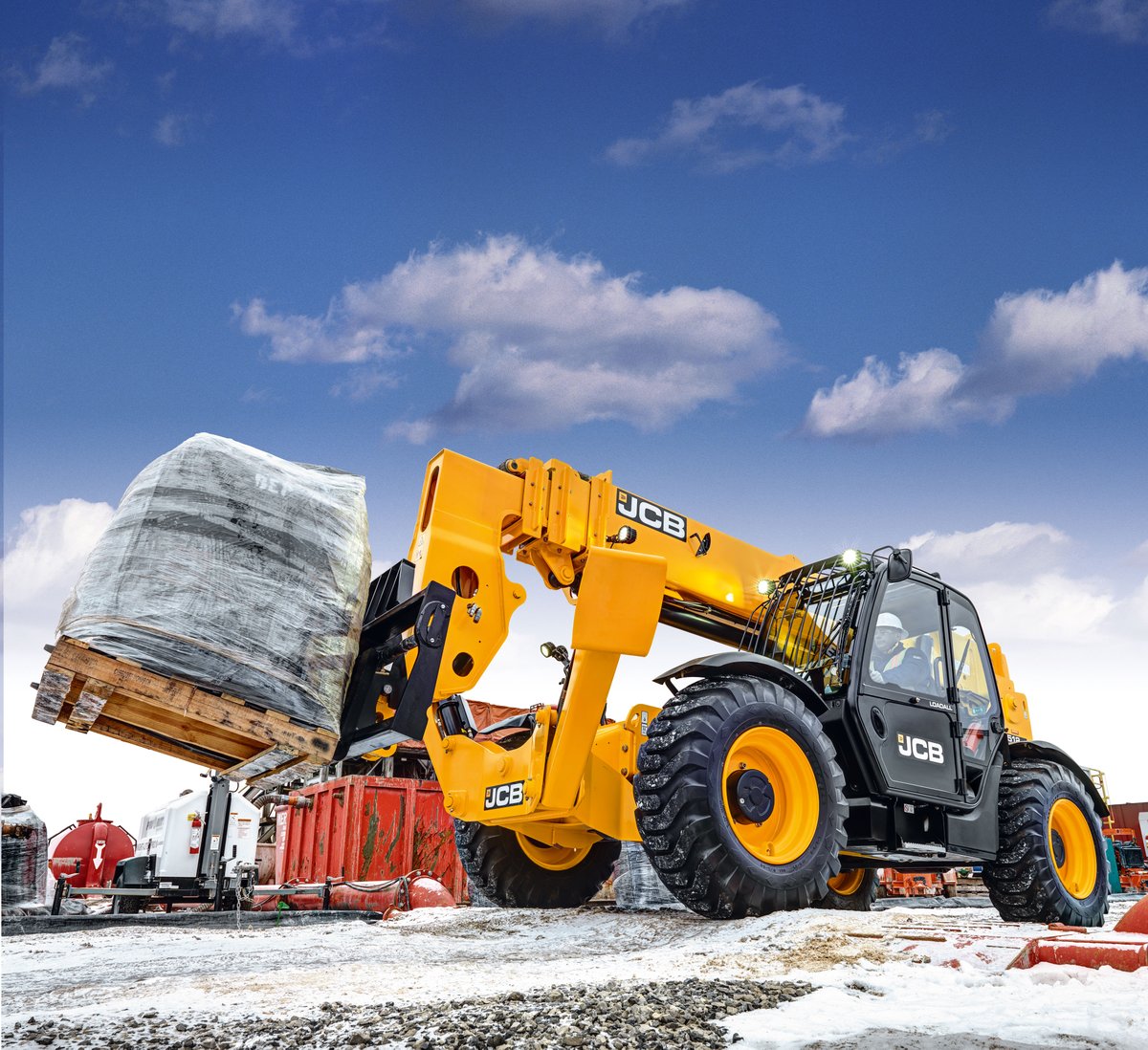 JCBna's tweet photo. Our telehandlers rise above frosty ground elevating materials and safety standards.
#JCBTelehandler
#ConstructionLife https://t.co/qULwg0Xm11