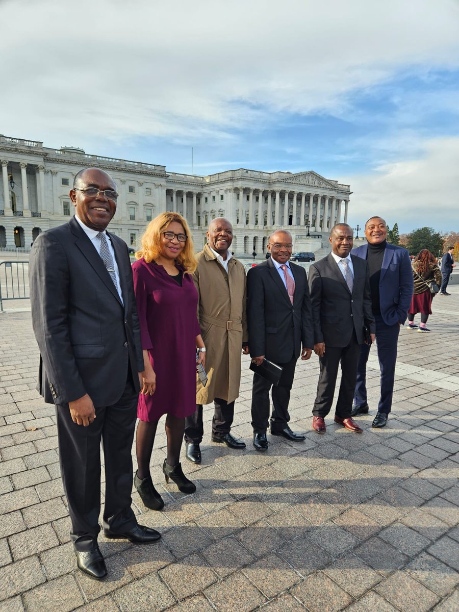 INTENSAS JORNADAS DE TRABAJO EN WASHINGTON. 

La CORED ha desplegado muchas actividades durante esta semana en la capital norteamericana, reuniéndose con amigos y personalidades entre ellos senadores y congresistas, quienes en resumidas cuentas escucharon nuestras preocupaciones