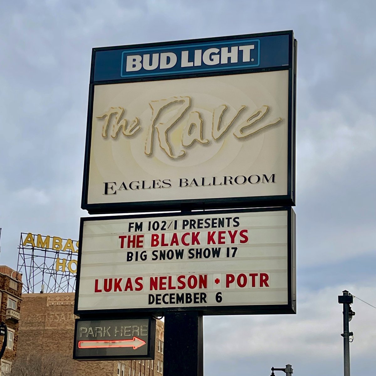 TONIGHT at The Rave / Eagles Club! 🎶 @theblackkeys headline Night 1 of @FM1021's Big Snow Show 17 w/ @ColonyHouse! ❄️ @lukasnelson + POTR returns to The Rave w/ @megmcree! 🤠 Both shows start at 8PM! Tickets available at the door & online » TheRave.com 📲