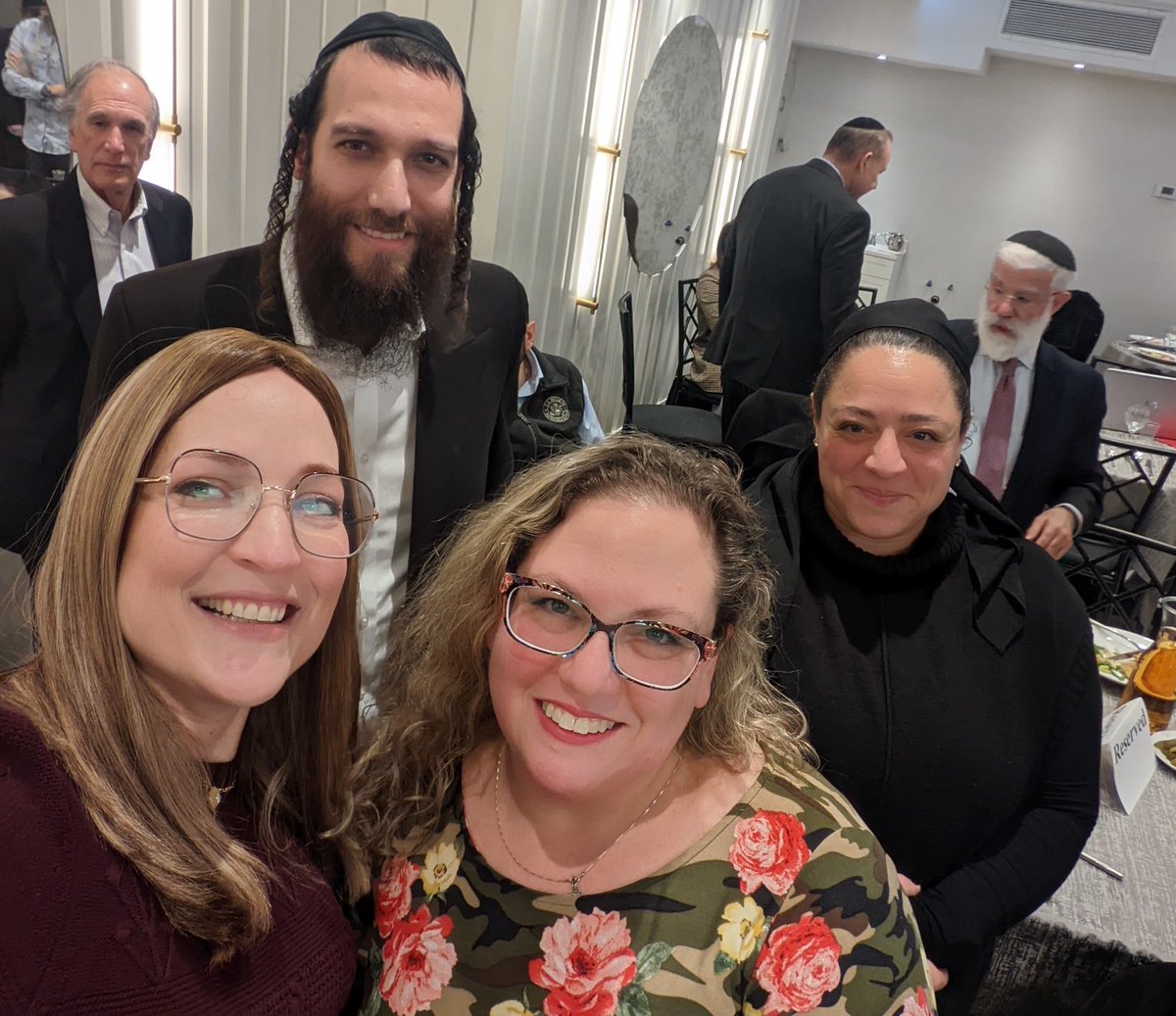 JCCGCI was proud to co-sponsor Nachas Health’s annual Chanukah concert for Holocaust Survivors.

The inspirational music of @BeriWeber ignited joy and hope in the souls of everyone who attended. 🔥

Thank you to Rizy Horowitz and everyone who made this beautiful event possible!