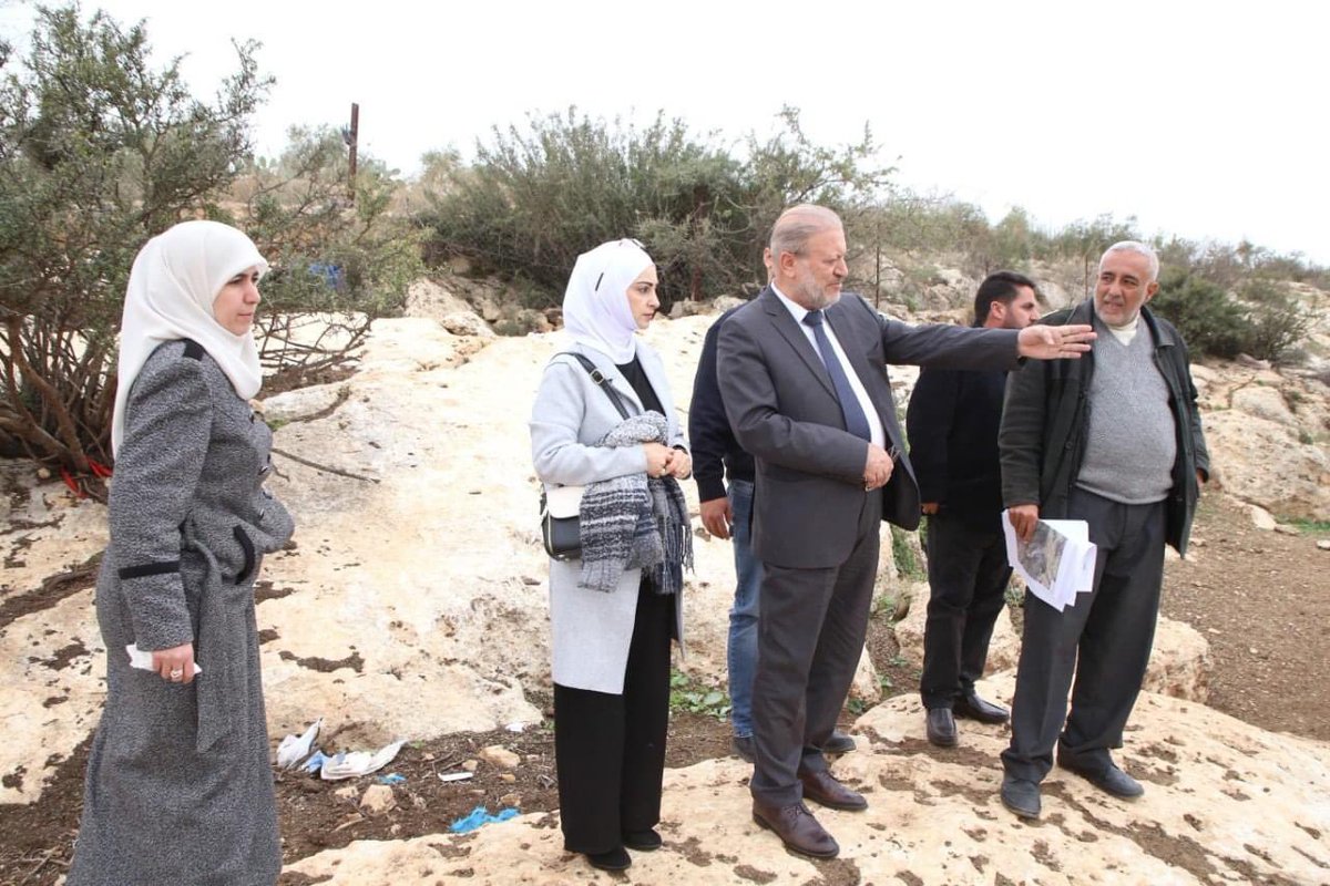 اطلع رئيس #بلدية_اربد_الكبرى الدكتور المهندس #نبيل_الكوفحي يرافقه عدد من مدراء الدوائر في المحافظة على مجموعة من قطع الأراضي التي تم عرضها على #البلدية بهدف شراء المناسب منها لإنشاء مقابر جديدة لعدد من المناطق
#البلدية_غير
#اربد_غير