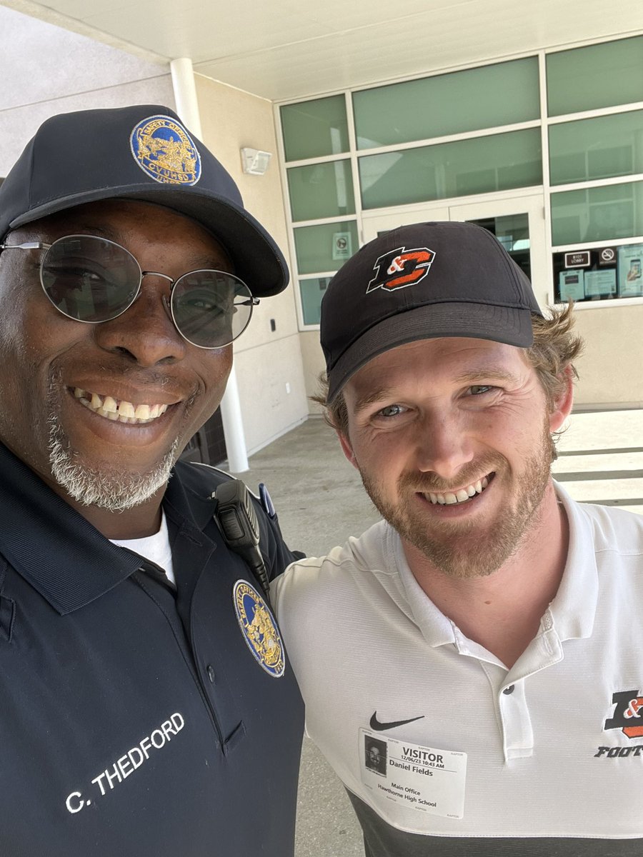 CoachSeeThed's tweet photo. Thank You @Coach_DanFields from @LCPiosFB for stopping by  today to speak w/ our ‘24s and give some great recruiting advice. Grades are the keys to the doors of success and opportunity. #thisiswhyhawthorne #hawthorneisthedestination #railroadhigh @HHSCougars @HighHawthorne https://t.co/YROHSZlWMM