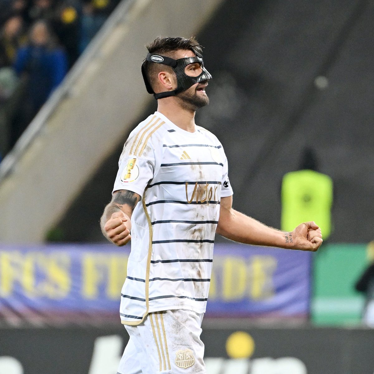 bet365's tweet image. Bradford City fans, remember him?  

Kai Brünker has just sent FC Saarbrücken into the quarter-finals of the DFB-Pokal with a goal and an assist against Eintracht Frankfurt.