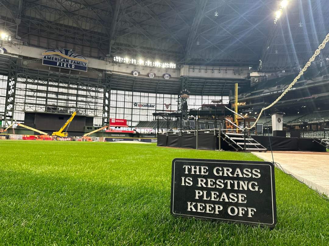Video/scoreboard removed at American Family Field as upgrade is on the way. #Brewers Image via: @BrewerNation h/t @architecturejks