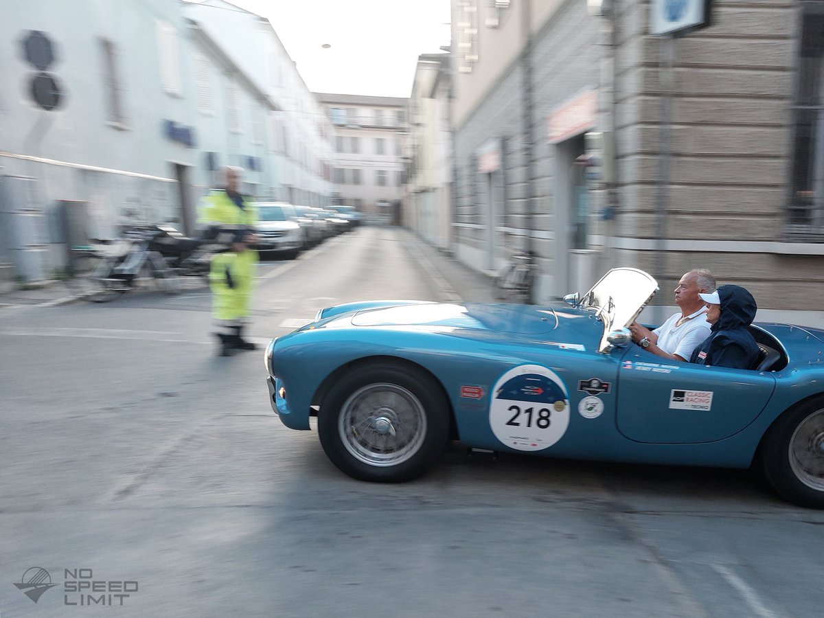 NoSpeedLimit_it's tweet image. #millemiglia2023 HENRY and CATHY NASSAU 🇺🇸 1954 A.C. ACE #ACACE 🇬🇧 #millemiglia #madeinuk #roadster #vintagecars
#classiccars #viaggioinitalia 🇮🇹 #motorsport
#lugodiromagna
#aeronauticamilitare100 #ACcars #the50s
For more: no-speedlimit.it/MilleMiglia_20…