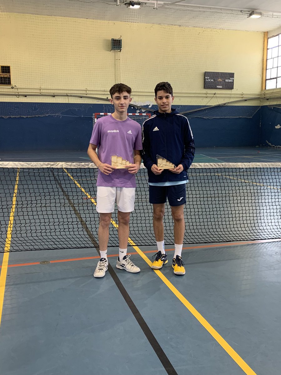 CTparamera's tweet photo. Jaime Portugal, Pablo Montesano, Sofía Quirós, Álvaro De Arriba y Daniel Pacho, campeones del XXIII Máster Provincial de Tenis de Ávila https://t.co/tmw2u36QW4 https://t.co/qwBivgNao0