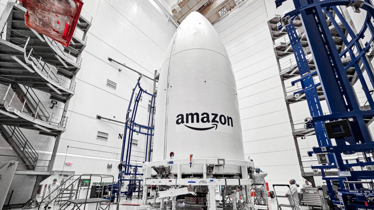 Amazon is teaming up with SpaceX to launch Project Kuiper satellites! Three Falcon 9 launches will help speed up deployment of their satellite broadband initiative. 🚀🌍 #Amazon #SpaceX #ProjectKuiper #satelliteinternet