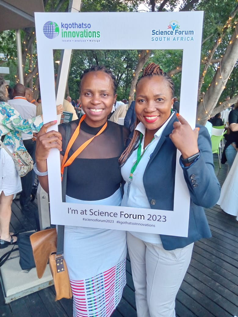 Day 1: Scientists spotted at the Science Forum South Africa ☺️ - Nale Mudau from SANSA and our Director <a href="/Qobokazi/">Ndi</a> , a Geospatial Specialist
#SFSA2023
#itspossible #womeninscience #womeninspace