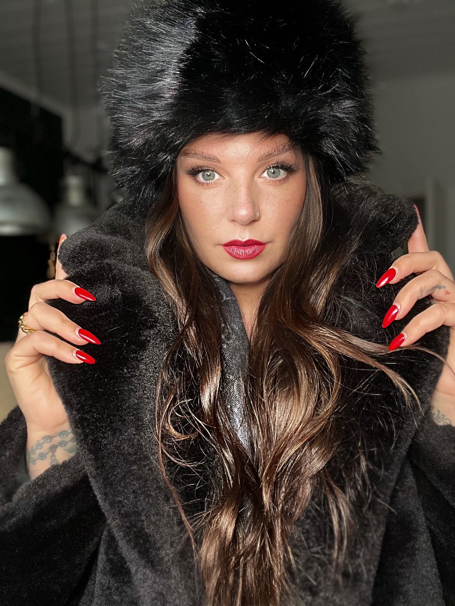 Toxicsugga's tweet image. Ich finde das Thema Ostblock  Frauen  grad mega spannend, haut mal in die Kommentare was euch als Slavic Girls ausmacht &amp;amp; an die Männlichen User was reizt euch an uns Ladies aus dem Osten?
🪆