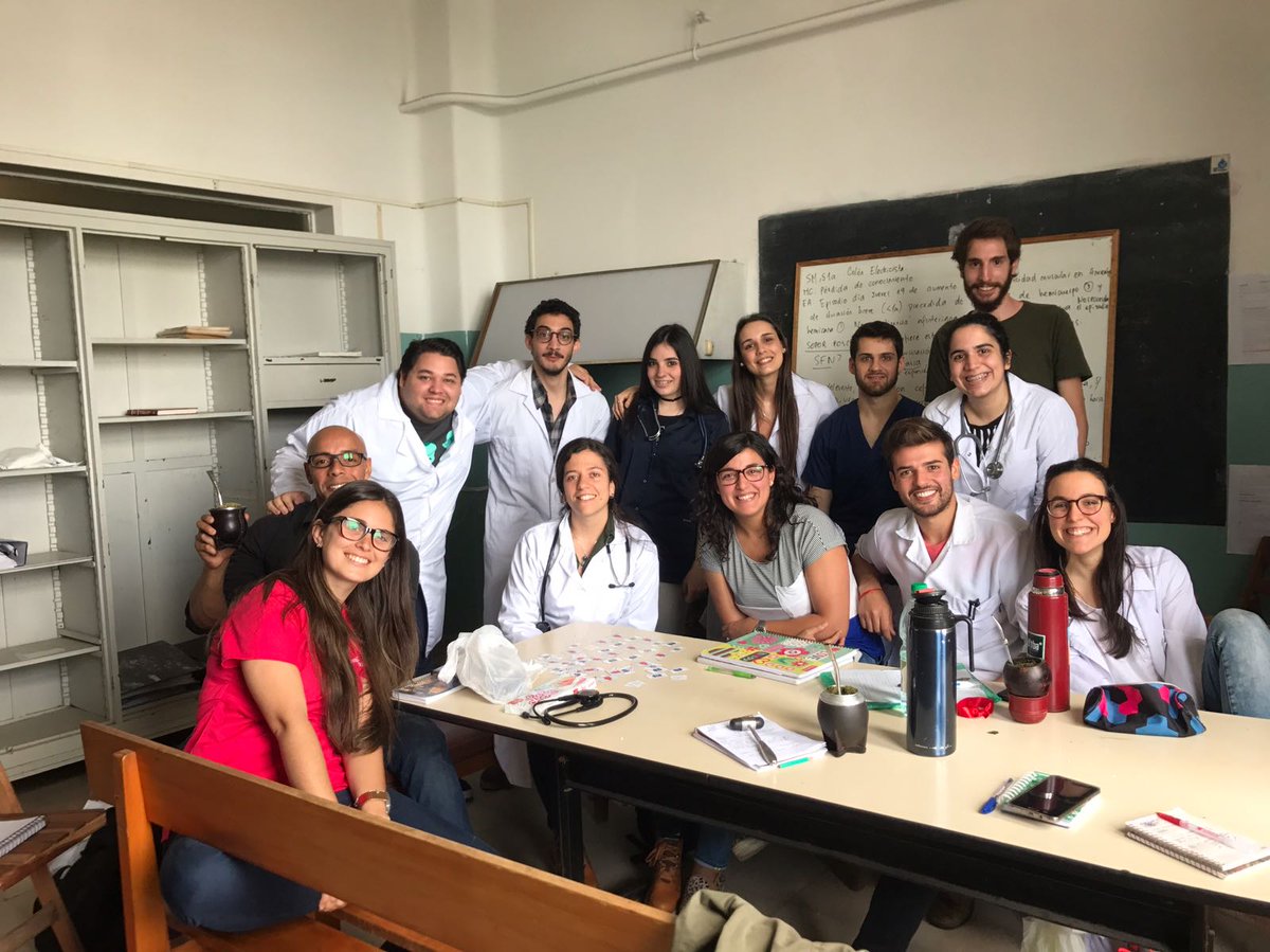 ferg235's tweet photo. @MedInternaHC @josemacarissi @ximena213 Orgullosamente estudiante e interno! @agusrq4 https://t.co/5bDI5J8P6Q