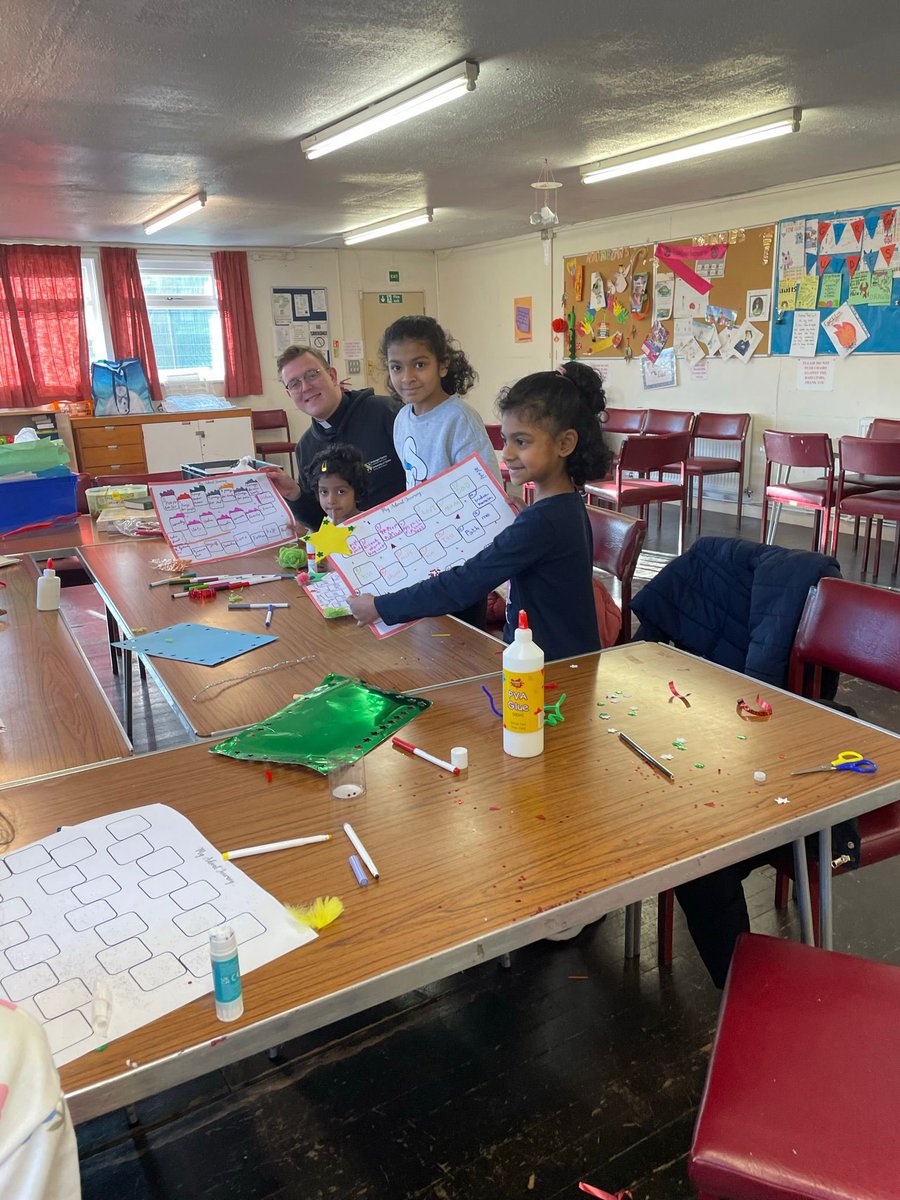 Children from our GPS group learning about Advent last Saturday at MHT Blackley @DioManchester @BishManchester @BishMiddleton @archmanchester1 @helen_scanlan @frlewisohf @SarahRiding2