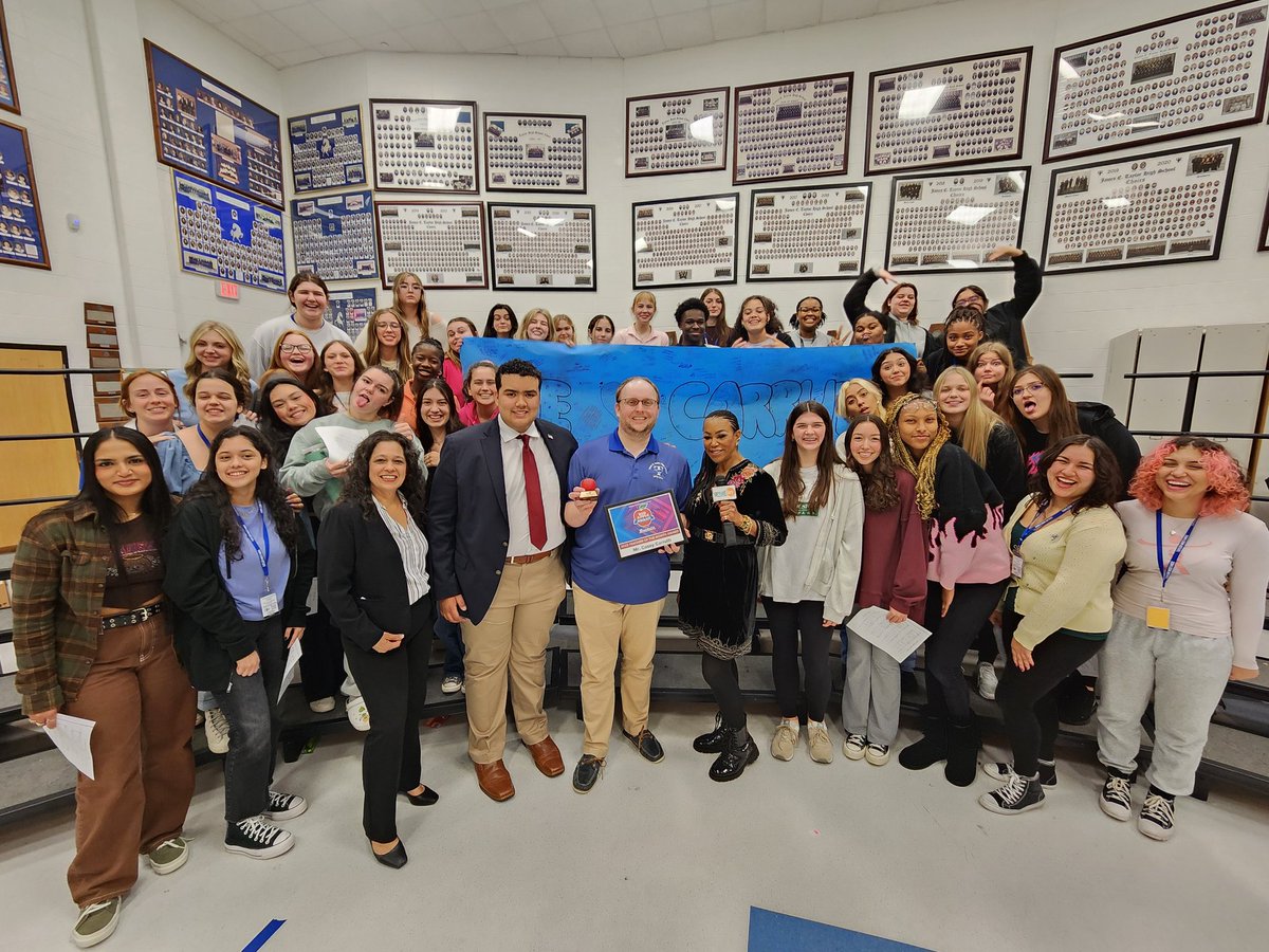 Congrats our Choir Director, Casey Carruth! He was awarded the Randall's Big Red Apple Teacher of the Month! @GreatDayHouston host, Deborah Duncan, was there to capture the moment. It's set to air Thursday, 12/14, so make sure you tune in! #katyisd #TaylorPride247