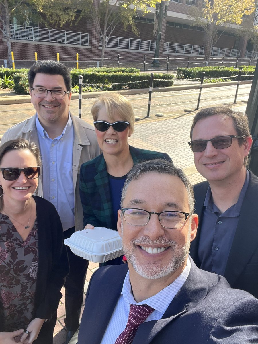 Had lunch with this fun UHD group today. @BurnsArdolino <a href="/PaulKintzele/">Paul Kintzele</a> <a href="/ChssUhd/">CHSS at UHD</a> <a href="/UHDCOB/">UHD Marilyn Davies College of Business</a> #uhd