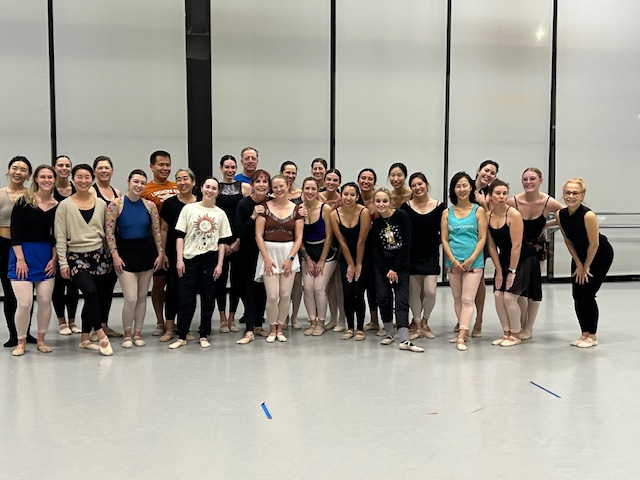 BalletAustinCTR's tweet image. We love our adult ballet community. We welcome adults from all walks of life. Ballet for all experience levels ➡ balletaustin.org/dance-fitness/…
#balletclass #adultballet #balletstudio