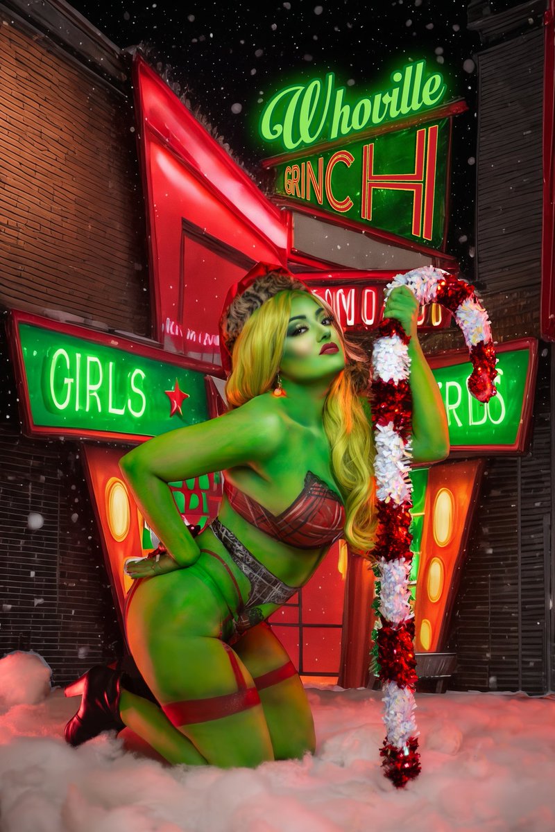 Some festive Boom Boom in the
Whoville Grinch Girls Room💋
*New Work with Pavi PM, Bodypaint artist BBBfineart, &amp; myself in Vegas a few weeks ago. Inspired by the Beetlejuice Dante's Inferno Room