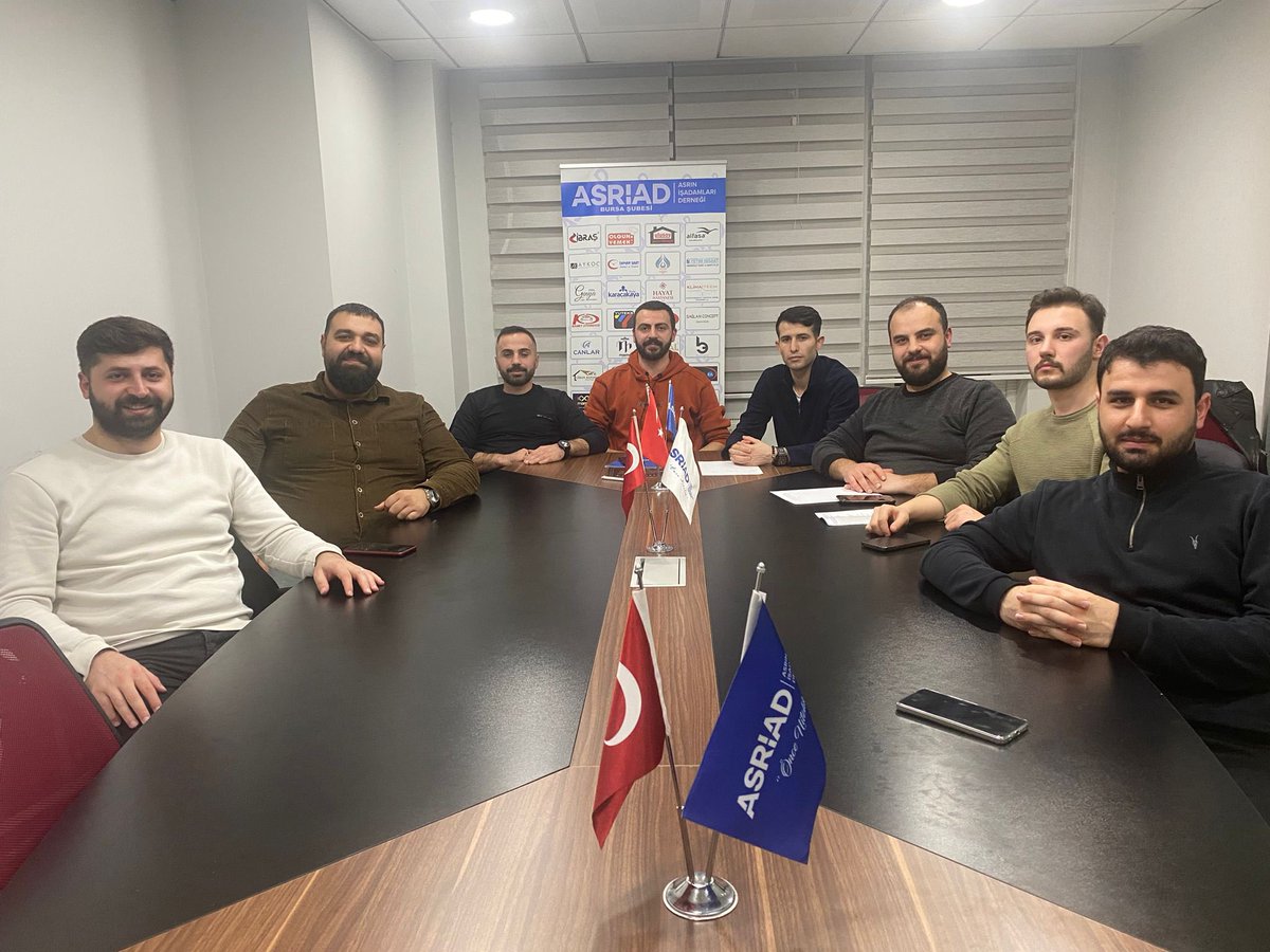 Topraksmail16's tweet photo. Bu haftaki GENÇASRIAD YÖNETİM KURULU TOPLANTIMIZ.

#bursa #gençasriadbursa #türkiye @gencasriadbursa @gencasriadgm #gündem @cagr_dondu @osmankarabagtr @yakpakkoyun https://t.co/QhK6gH7tH2