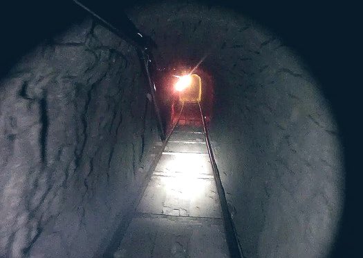 لتطمئن القلوب … ✋

🔻ماينشره الاعلام العبري من ان الجيش قد بدأ بعمليه مليء الانفاق بالماء … 
اقول لكم هو من باب الحرب النفسيه فلا تصدقوا اعلامهم ولاتنشروا لهم اكاذيبهم لبث الرعب والخوف في القلوب …

🔻الجيش الاسرائيلي يعلم تمام اليقين ان طريقة بناء الانفاق هي طريقه معقده