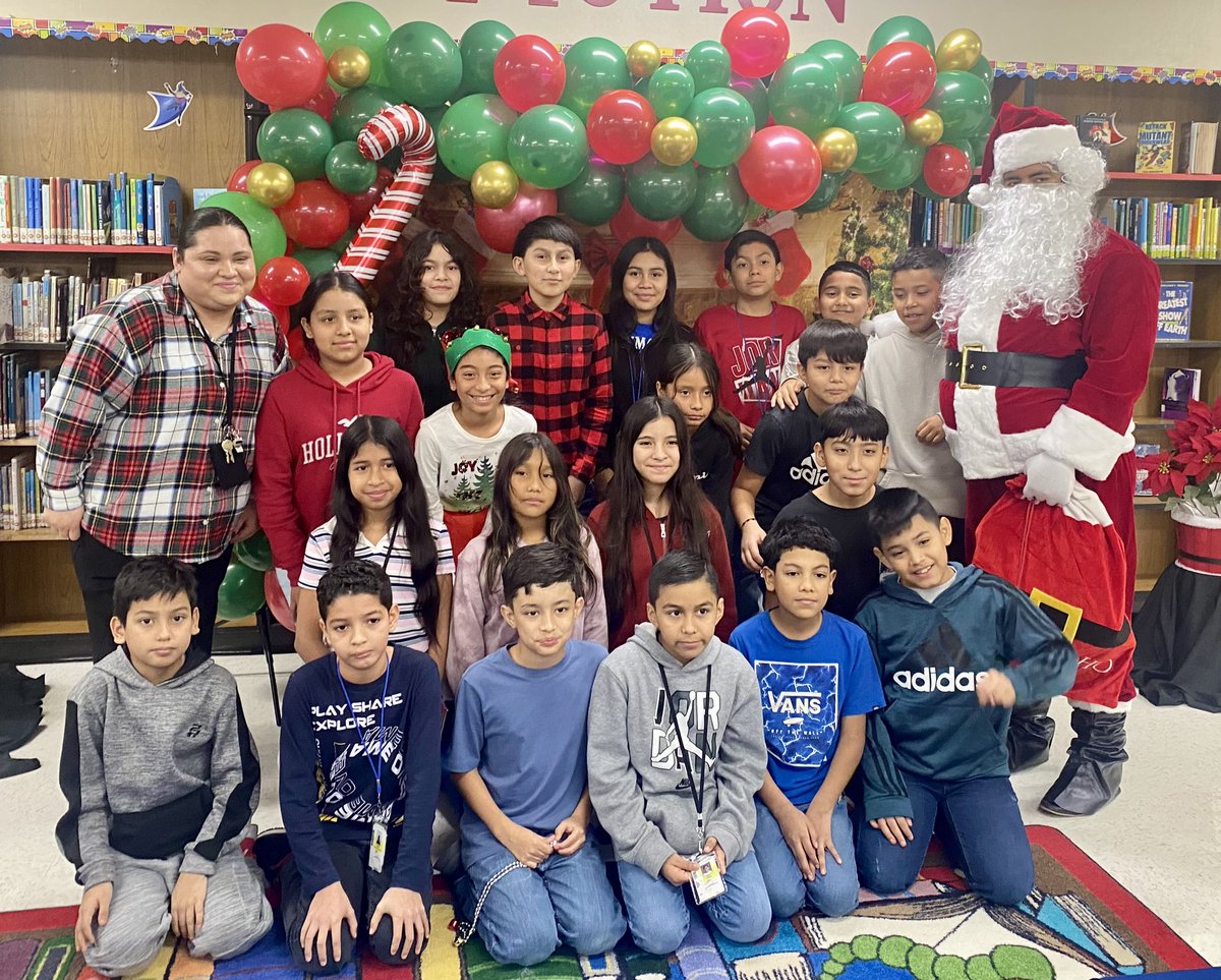 Thank you Santa for visiting @RaymondES_AISD ! Even our 5th graders enjoyed the visit! 🎄❤️ @esmvalsin @Ms_Bostic03 @veebenavides @DanyaMartinez15 @CounselorMedina @rolando_cajina @MrsLKerrigan