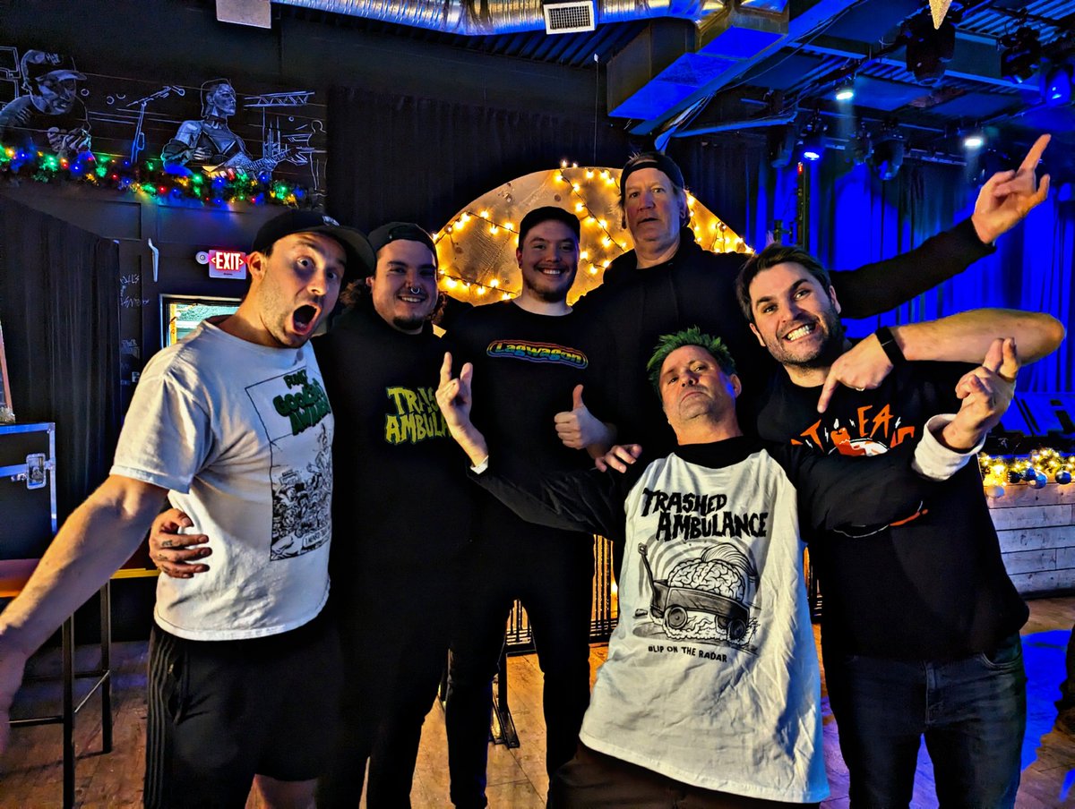 Had an amazing time at Lagwagon last night! Was a dream come true opening for those dudes!