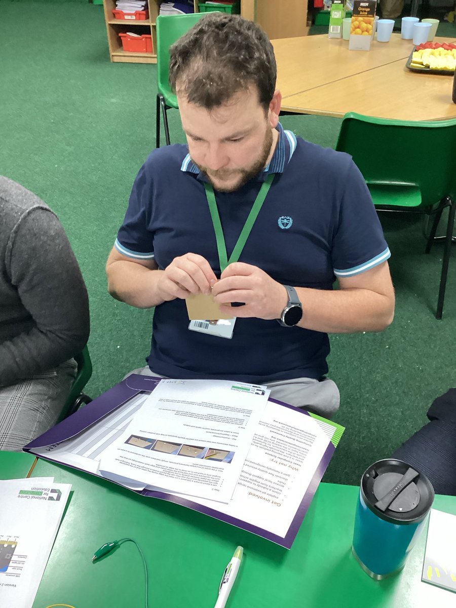 💐Thanks to everyone who joined us for tonight’s @microbit_edu #microbit CPD. A BIG thank you to @LiscardPrimary for hosting & providing lovely treats! @poultonlancelyn @raeburnprimary @StJosephU @MountPSWallasey #computing #Wirral #Cheshire