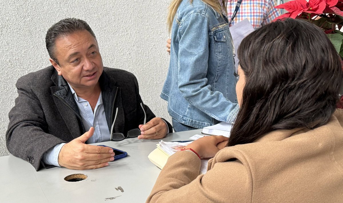 SGyDU_Puebla's tweet photo. Durante este #MiercolesContigo en las instalaciones del Centro de Atención Municipal (CAM), el titular de la SGyDU acompañado por los directores de la dependencia estuvieron atendiendo y dando seguimiento a los trámites y peticiones de las y los ciudadanos. 
#ContigoYConRumbo https://t.co/o3GIFufkuI