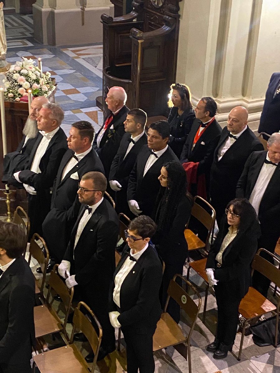 Knight_ofMalta's tweet photo. Investitura Sovrano Ordine Ospedaliero di San Giovanni di Gerusalemme Cavalieri di Malta 2023 Malta
#malta #hospitallerknight #hospitaller #shosj #knightsofmalta #cavalieridimalta #TheSovereignHospitallerOrderofSaintJohnofJerusalemKnightsofMalta #ordenofsaintjohn #investitura2023 https://t.co/jF35QXGpE1