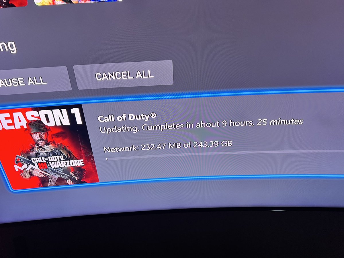 TheBlackmore75's tweet photo. @Microsoft @Activision 
What have you done to this game? Why don’t you allow background or staged updates anymore? Every week there is a massive update! Why? Leaving the Xbox on doesn’t work either! #useless https://t.co/7xY7zNqoxD