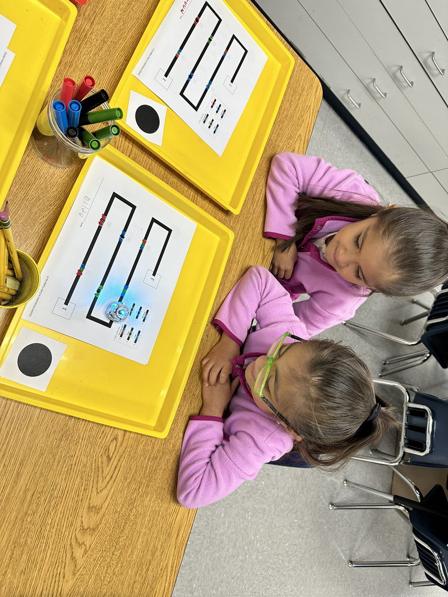 CarlySapp4's tweet photo. Thank you Mrs. Pangalila from @BrynMawrRUSD for inviting @MrsDavisonTeach and me to get your Ks started with color coding during CS Ed Week! So impressed with their listening and love seeing their reactions to the @Ozobot. #OzobotCE @RedlandsInTech @RedlandsUSD #RedlandsINTech https://t.co/hLLlfzQWFi
