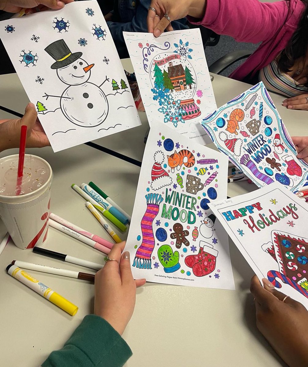HDFSatUH's tweet photo. It’s been a fun semester for the Human Development Student Association! After the seniors helped out with planting a garden at a childcare center this weekend, several members enjoyed holiday movies and crafting to de-stress during finals week. https://t.co/zGx9N2hJnG https://t.co/tBky64Xgop