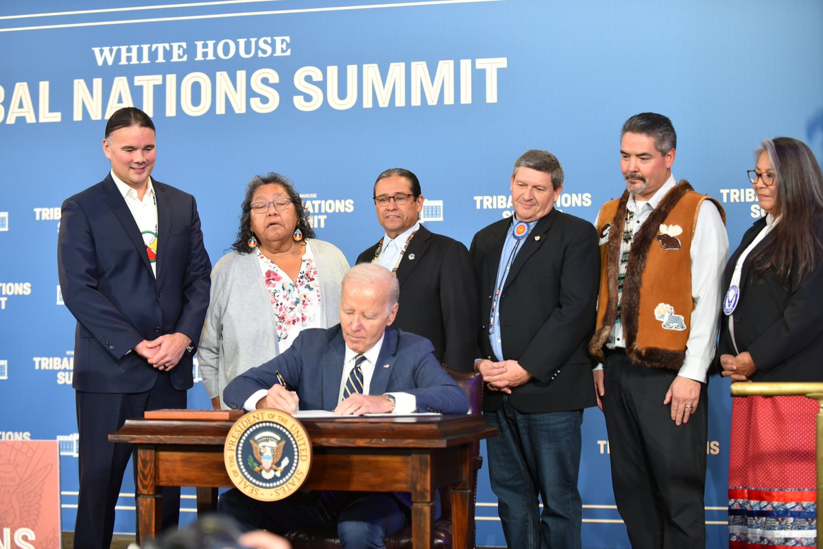 📣TNS update: @POTUS signed a historic Executive Order to usher in the next era of Tribal self-determination by ensuring Tribal Nations have greater autonomy over how they invest federal funding. On-site for the signing was @AsstSecNewland and Tribal Leaders. #leadership #UPDATE