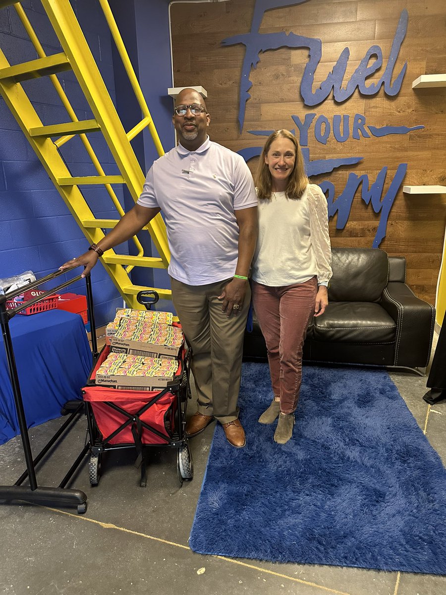 Booker T. Washington has a great Community Partnership with <a href="/CofRHou/">CORHouston</a> that provides essentials needed to be whole in life. <a href="/_cphilli2/">Dr. Carlos Phillips</a> @Gentry_HISDWrap <a href="/BookerWrs/">Booker T Washington/WRS</a>