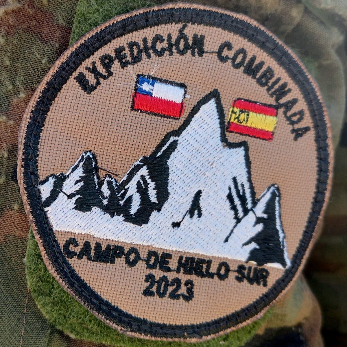 MADOC (@madoc_et) on Twitter photo El Grupo militar de alta montaña #GMAM ya se encuentra en casa #EMMOE_ET #Jaca, de regreso de #Chile.
Han sido 39 días intensos de trabajo y experiencias con el <a href="/Ejercito_Chile/">Ejército de Chile</a>, para probar equipos y procedimientos. ¡Y para subir al San Lorenzo! 🏔️
Bienvenidos
#2023PatagoniaSur El Grupo militar de alta montaña #GMAM ya se encuentra en casa #EMMOE_ET #Jaca, de regreso de #Chile.
Han sido 39 días intensos de trabajo y experiencias con el <a href="/Ejercito_Chile/">Ejército de Chile</a>, para probar equipos y procedimientos. ¡Y para subir al San Lorenzo! 🏔️
Bienvenidos
#2023PatagoniaSur