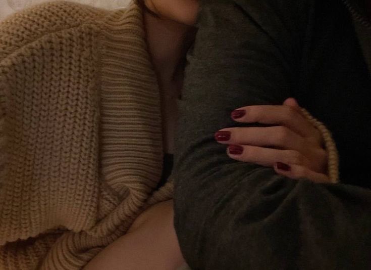 "المرء يميل لِمن يستثنيه دائمًا.❤️"