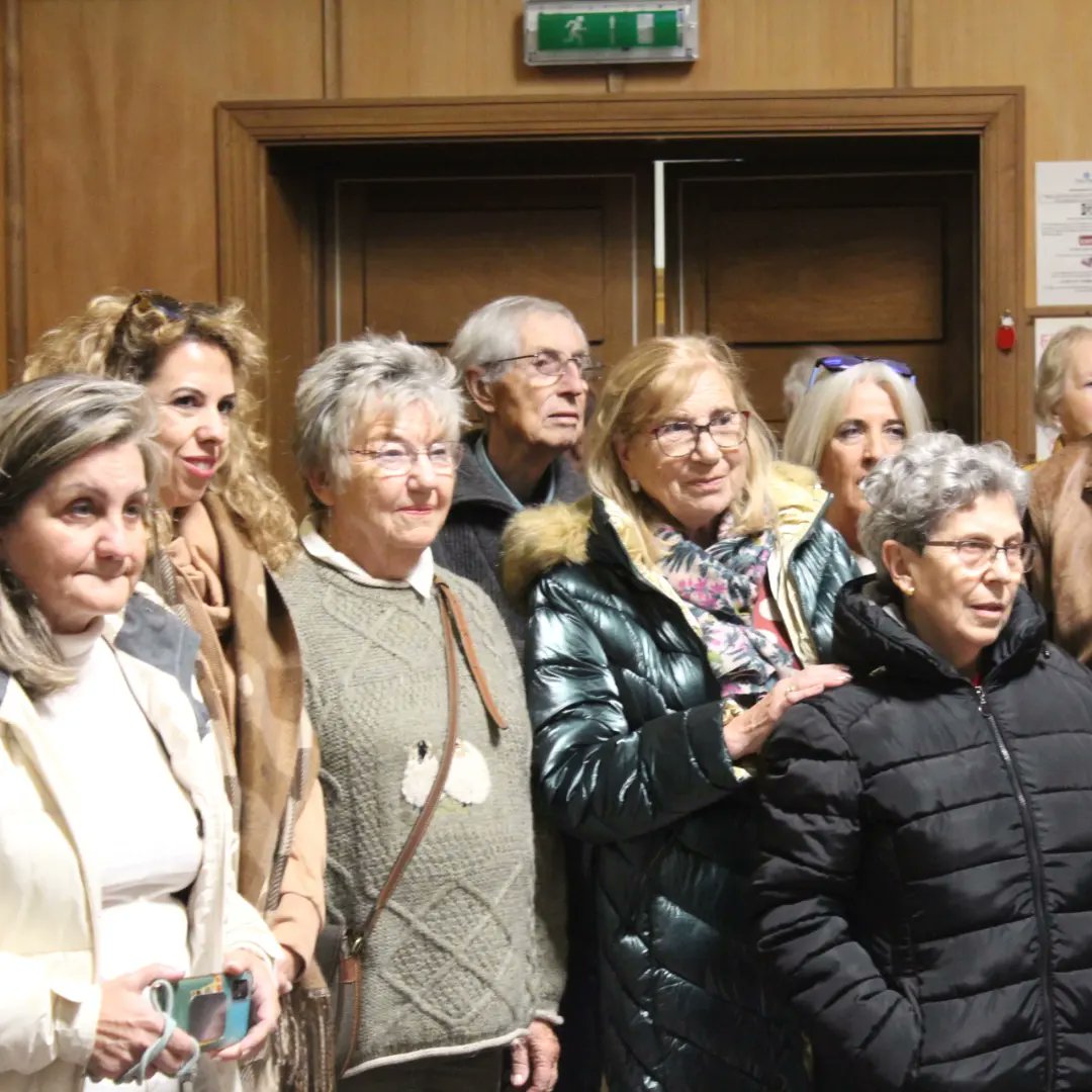 cdlcuadrav's tweet photo. Recepción de nuestro hermanamiento en Lymington and Pennington Town Council (Ayuntamiento) con Jake Davis (The Town Mayor, Alcalde). @AlmansaPeriodic @TintaDeAlmansa https://t.co/gdBm81GLFY