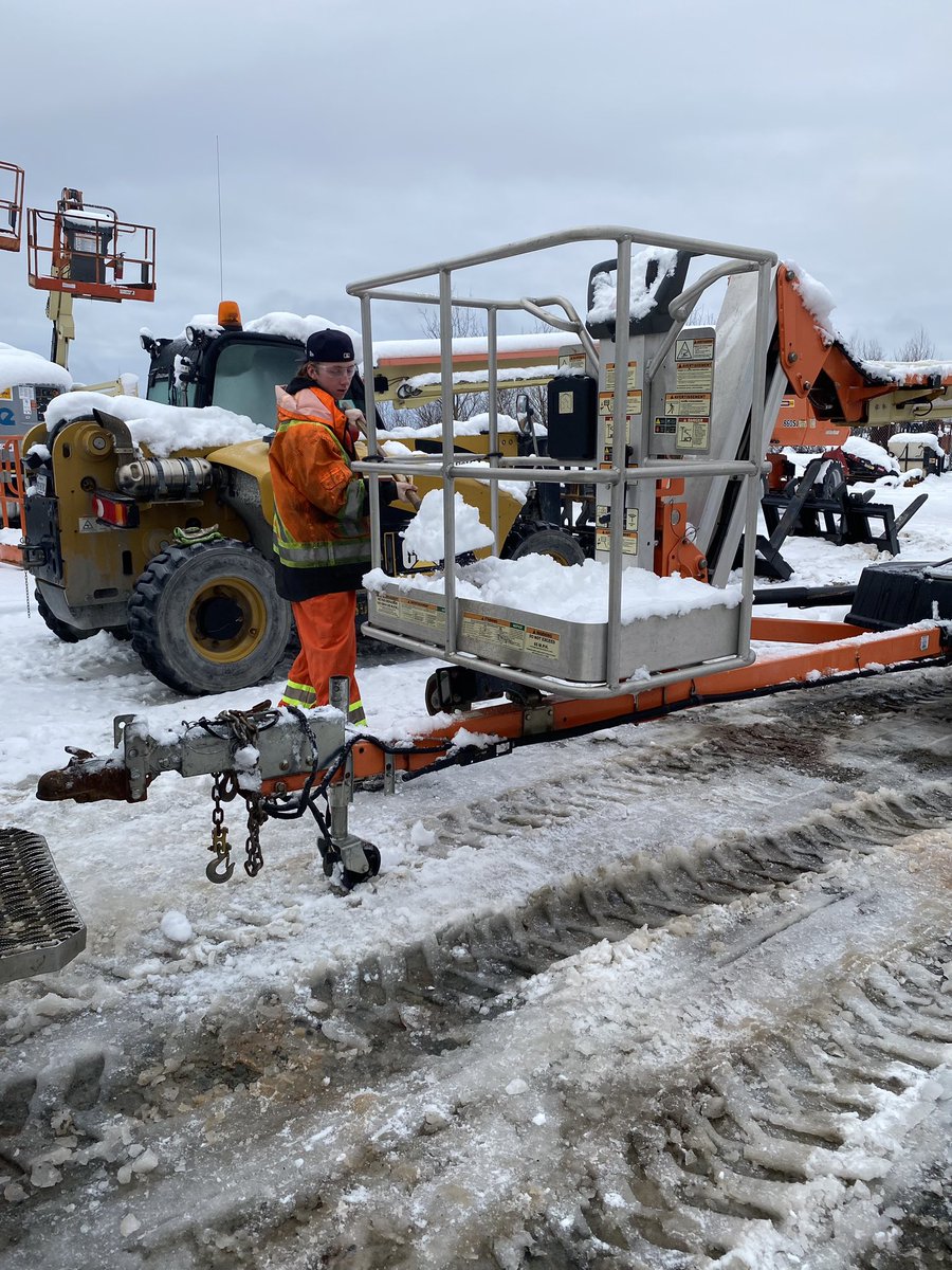 RRobertsLHS's tweet photo. Yesterday morning started with a visit @BattlefieldCat in Dartmouth. This O2 student was clearing snow before he and his mentor could safely diagnose and repair equipment. https://t.co/FjkG66zDcv