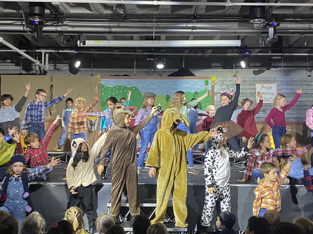 BISWashington's tweet image. Years 1-3 dazzled the audience with an electrifying "Hats Off" school performance! 🎉
#BISW #NordAngliaEducation
