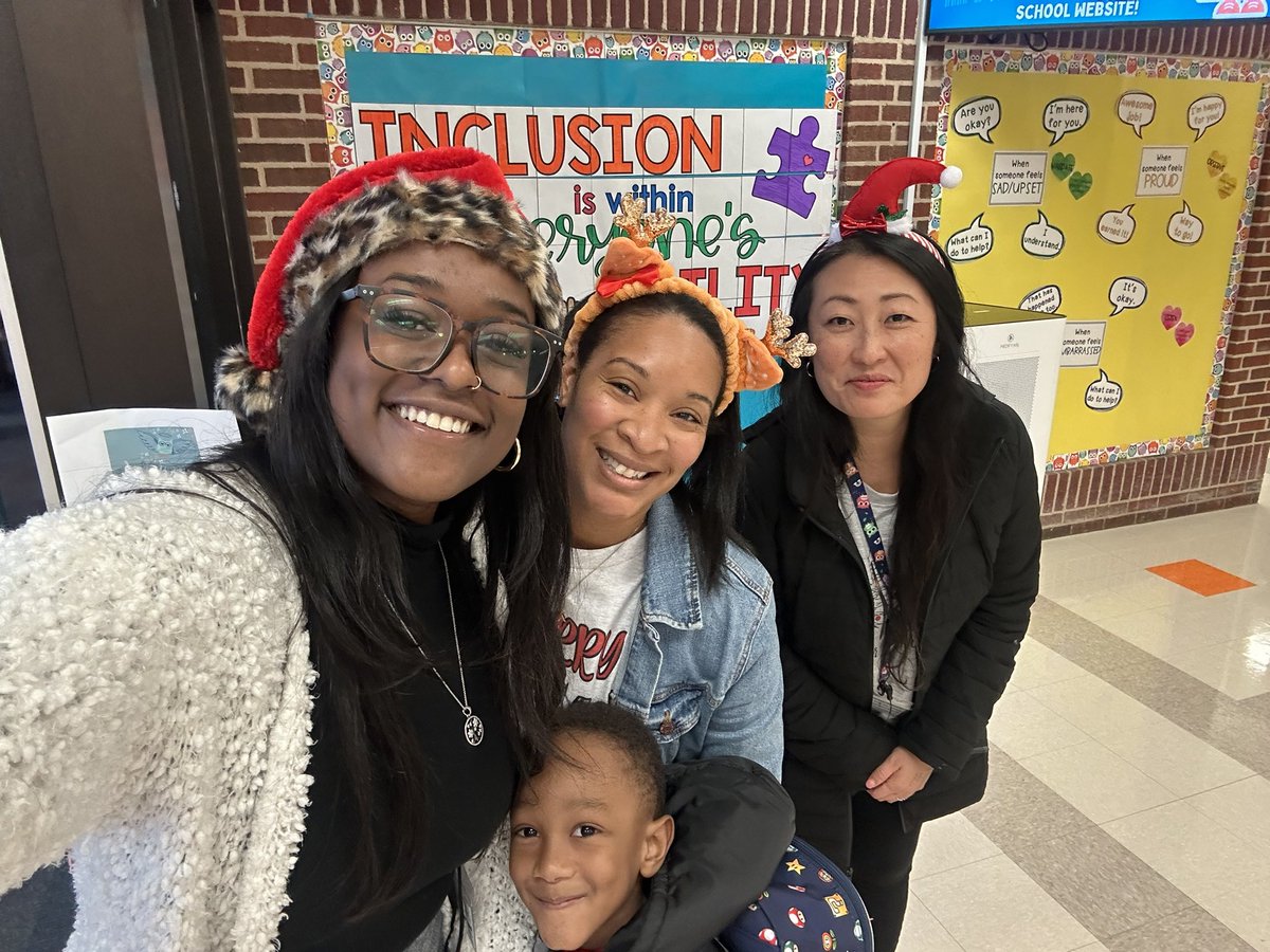 Hooties Holiday Coumtdown shenanigans! <a href="/APS_VHE/">Virginia-Highland Elementary</a> <a href="/AhYoungah76/">Young Ah Rhee</a>
