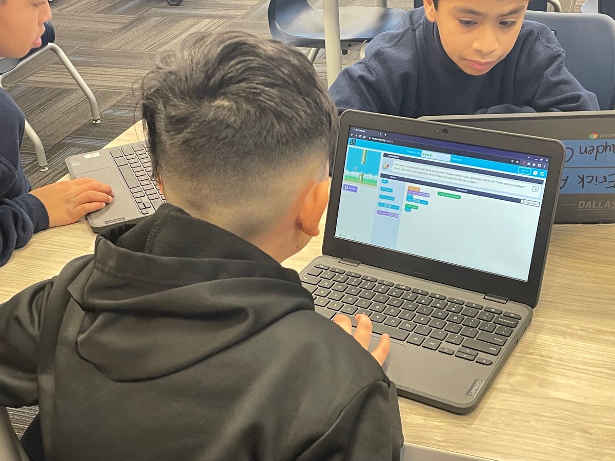 dallasschools's tweet photo. Celebrate #NationalComputerScienceWeek by exploring schools that provide hands-on activities to empower students with skills for high-demand careers!  🔬💻🧑🏽‍💻  https://t.co/CfgGemyysy https://t.co/Fs8DOr77jw
