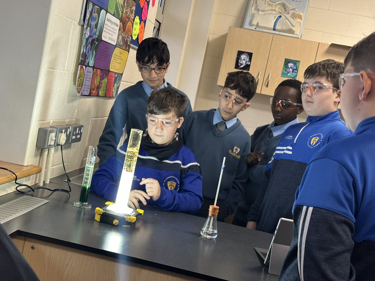 Some Science fun in the lab today with Mr. Tidswell as students made homemade lava lamps and explored some of the properties of carbon dioxide 🧪