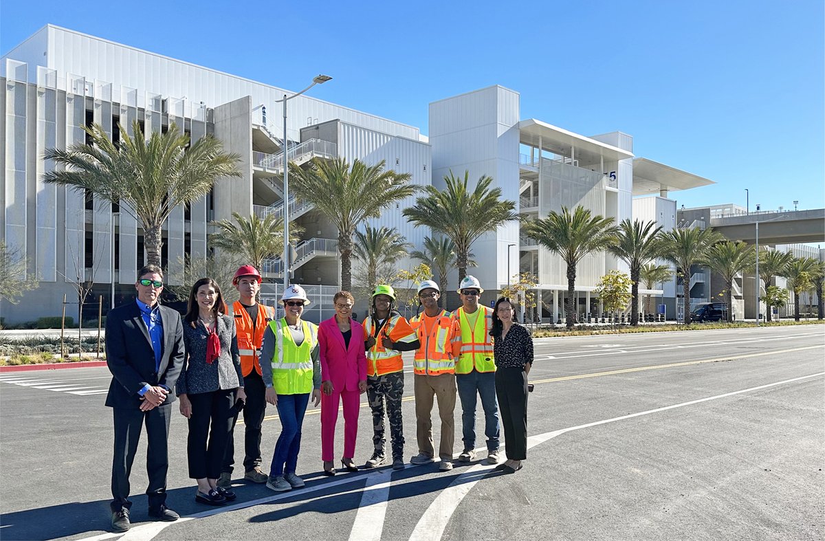 Yesterday, LAX welcomed @mayorofla as part of her ongoing tour of City departments to celebrate one year in office. She was briefed on the airport's Landside Access Modernization Program's progress, met with HireLAX graduates and toured the Consolidated Rent-A-Car facility.