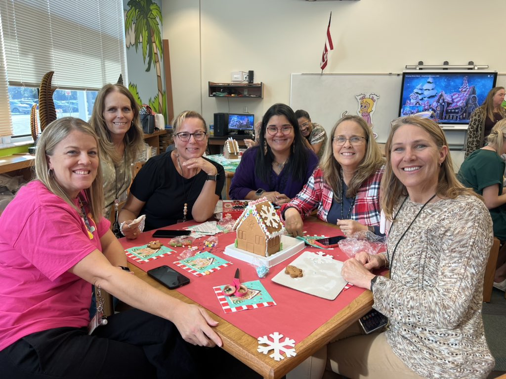 Today, our 2nd grade team led our Team Building activity by having them build Gingerbread houses. @TrevorHonohan @DrRahim_Jones @OCPSDeputySupe