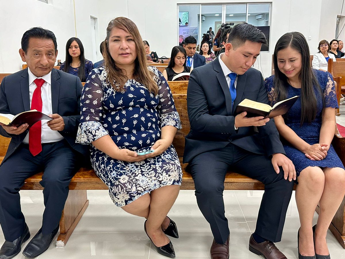 AdventistasMPN's tweet photo. 💙Se da inicio a la ceremonia de de Ordenación de Pastores en la Ciudad de 📍Piura. 

#Ordenación #Llamado #Pastores #DiosLlama https://t.co/AscDguDnBY