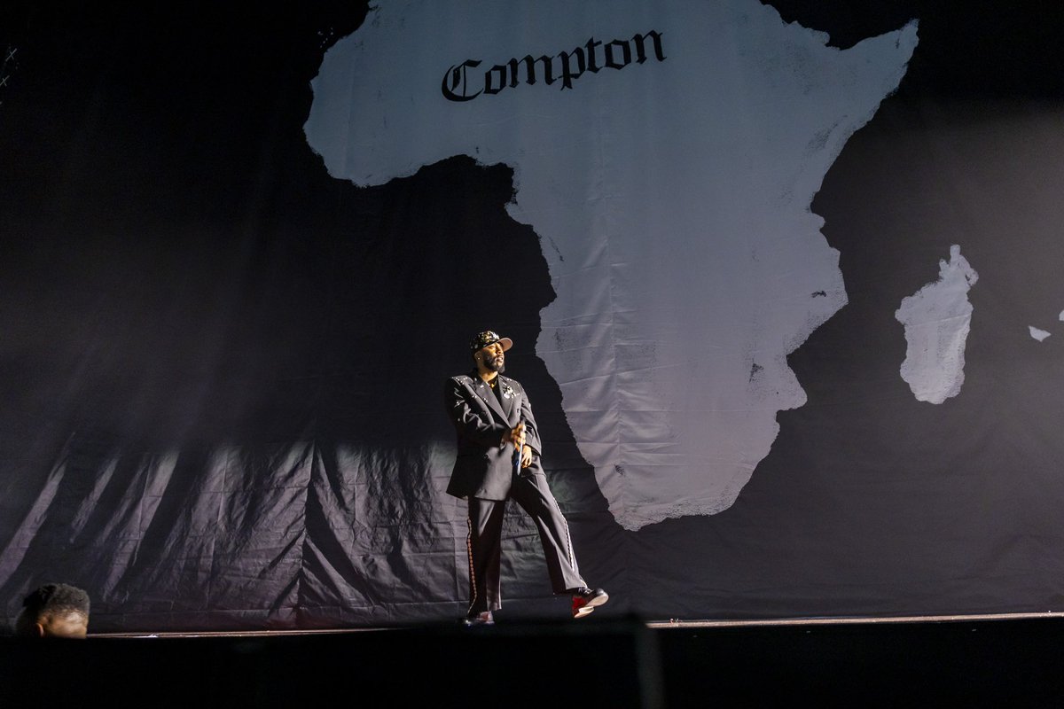 MugwizaO's tweet photo. What a night 🔥🔥🔥 @GlblCtzn @kendricklamar https://t.co/j7ud7RqoWU