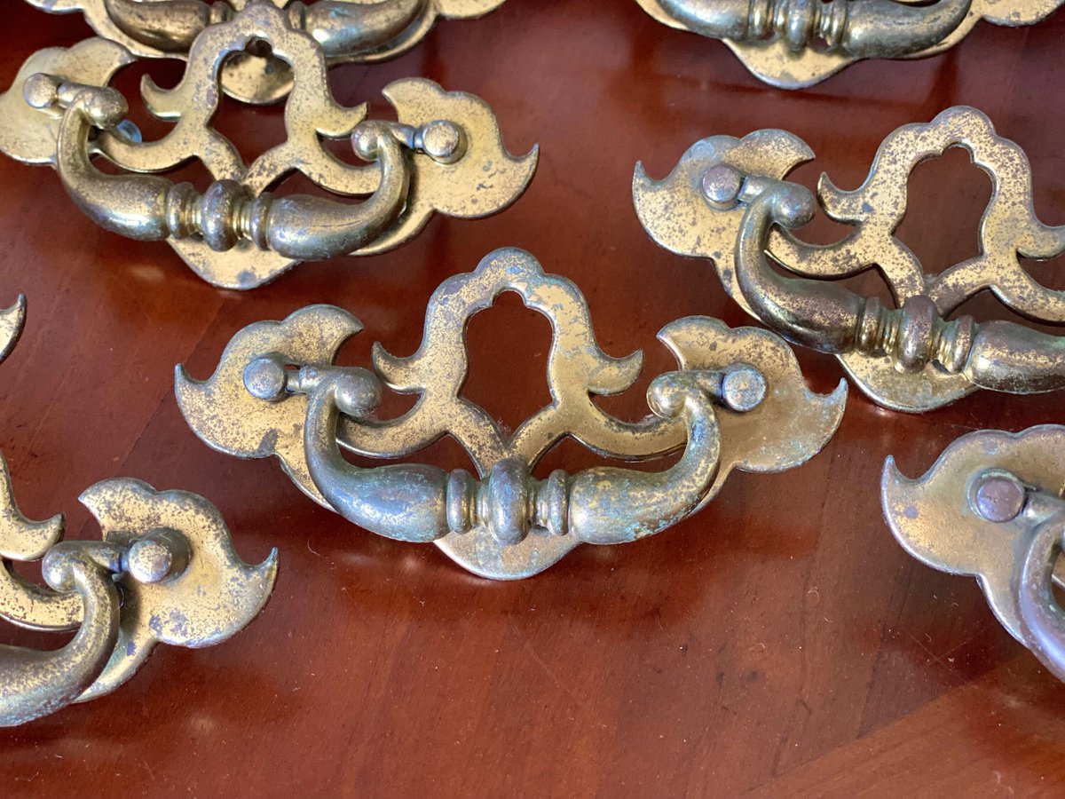 VSeagrape's tweet image. Drawer Pulls, Vintage Brass Hardware Drawer Pulls Handles, 3'' Center Hardware, Vintage Hardware, Vintage Drawer Pulls, Metal Handles, USA #VintagePulls #VintageKnobs 
Buy here etsy.com/listing/112661…