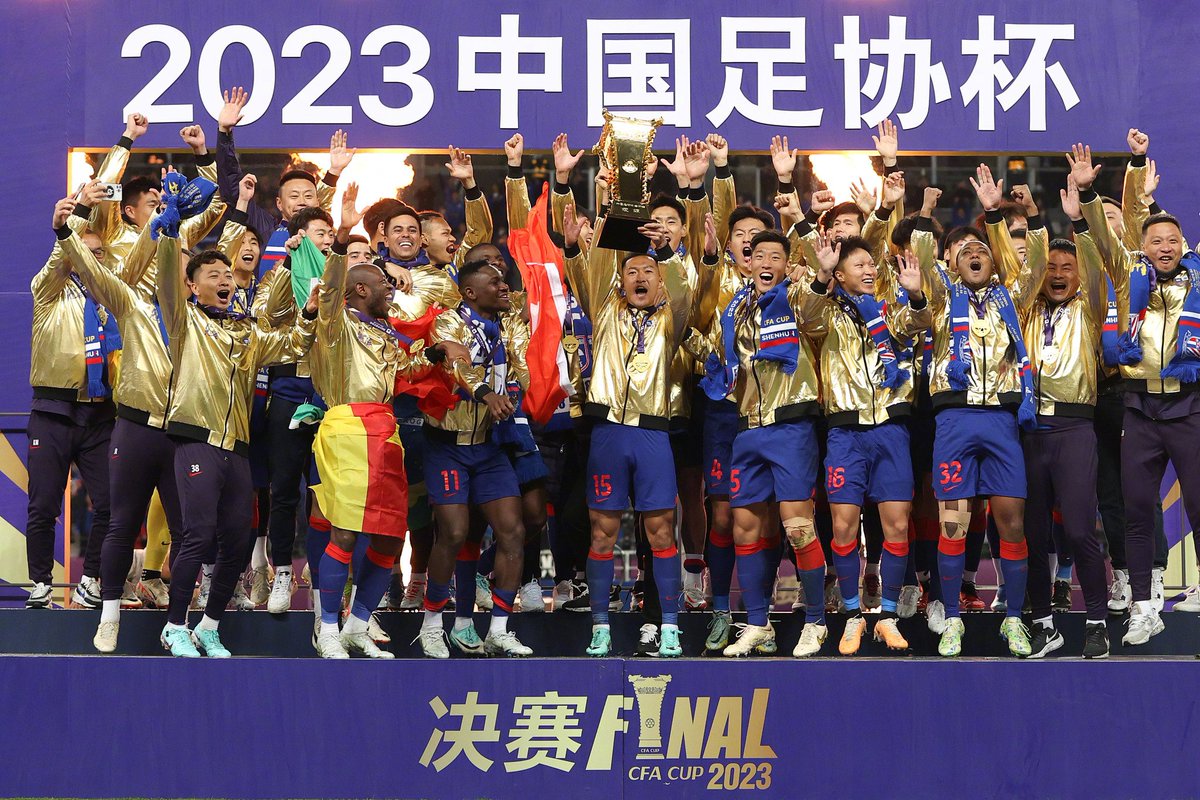 El Shanghai Shenhua conquistó su sexta Copa China 🏆

En la final ganó al Shandong Taishan por 0-1, gol de Yu Hanchao!