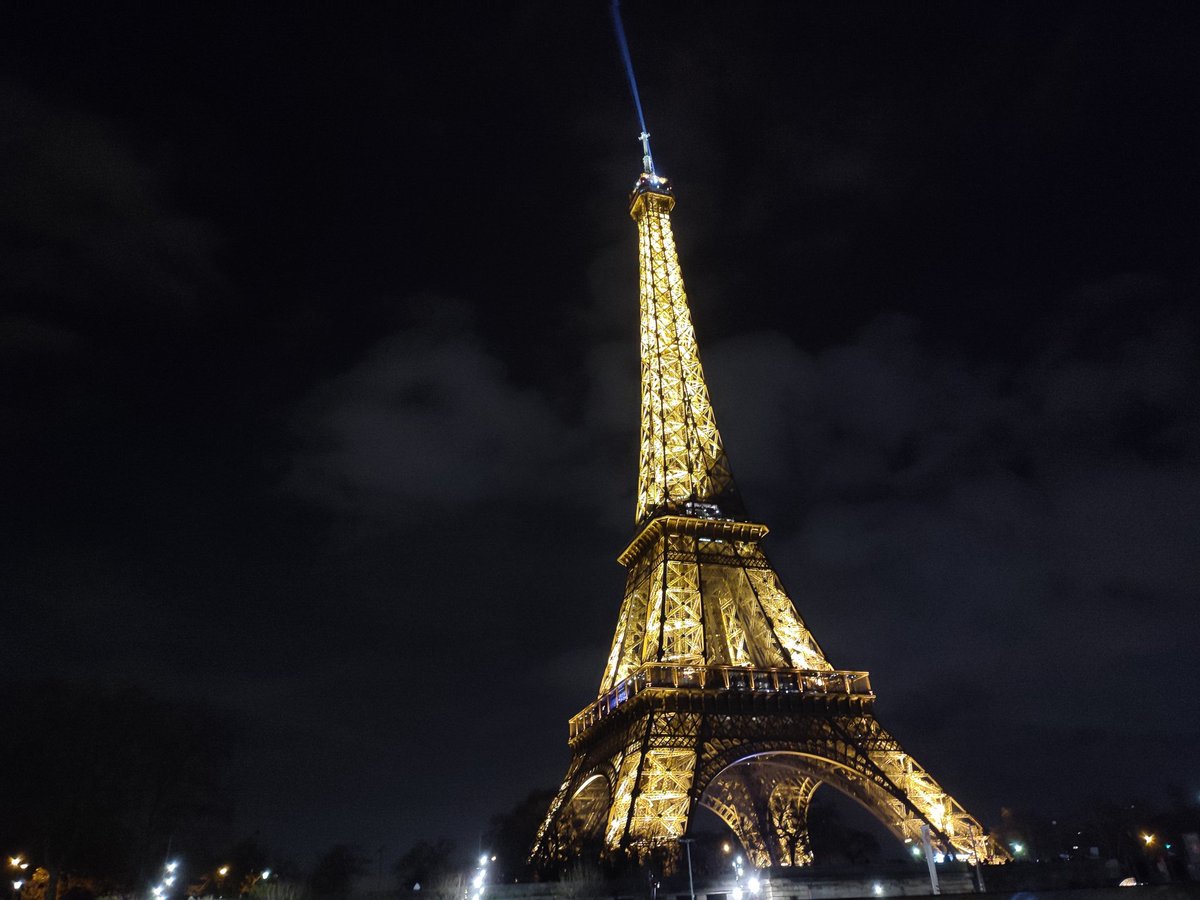 DGS_MFL's tweet photo. We are proud of our students for walking all of the way from the Centre Pompidou to the Eiffel Tower, via the Louvre, for their River Cruise today! https://t.co/Z147o03Odq